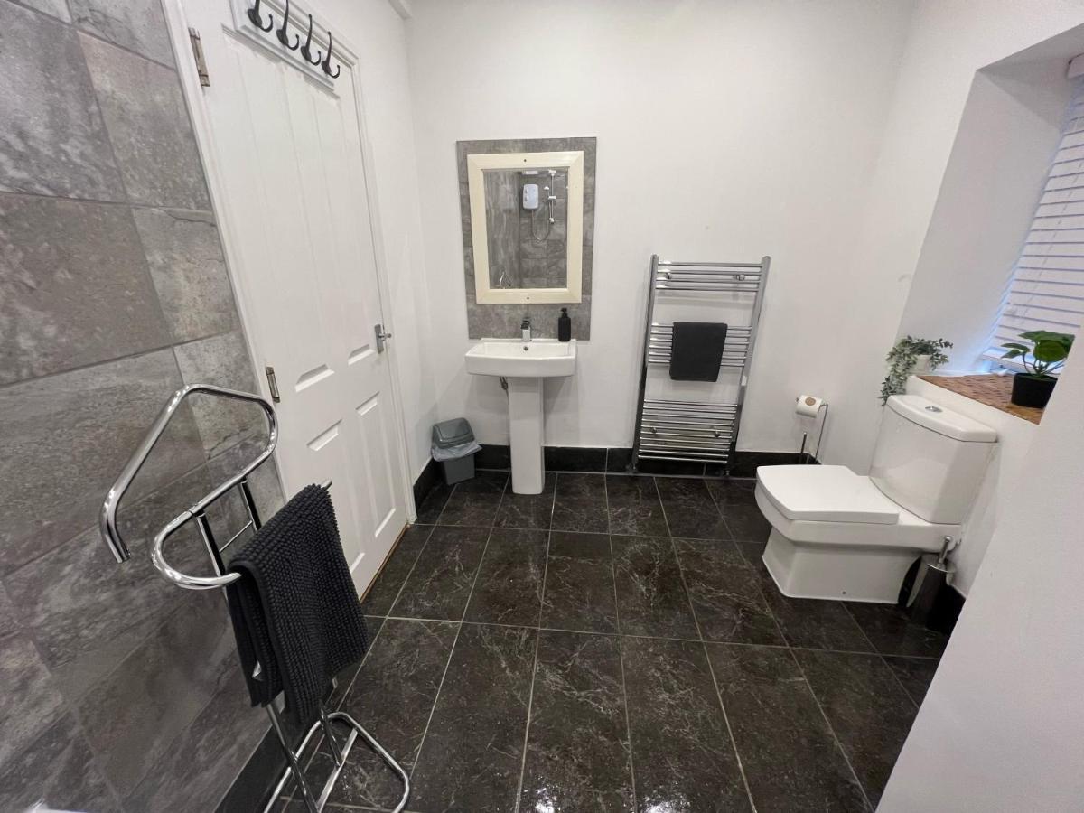 Spacious Ground Floor Suite Comfortably Sleeps Up To Eight Halifax Exteriér fotografie